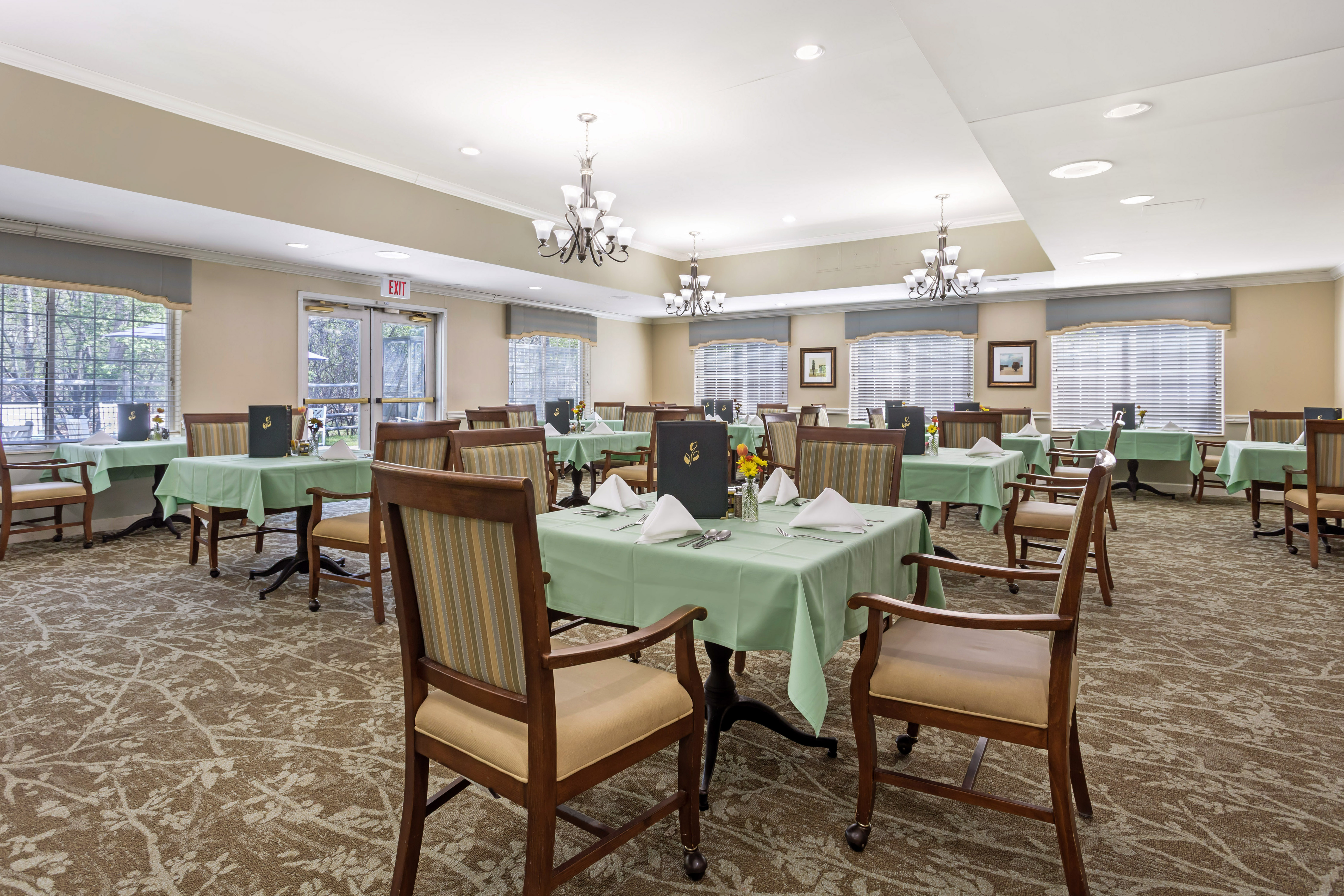 1-emerson-community-dining-room