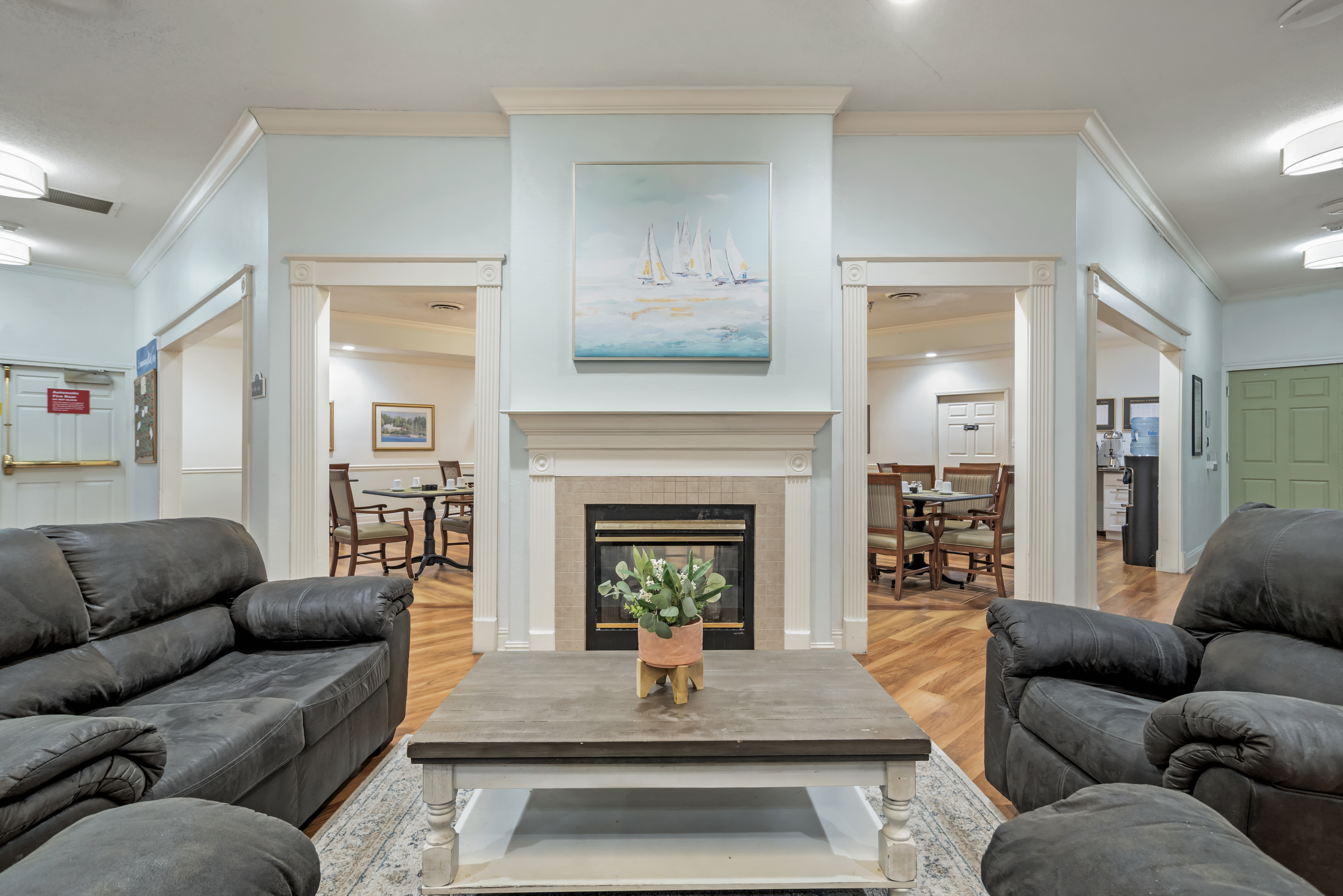 1-fort-walton-beach-community-living-room
