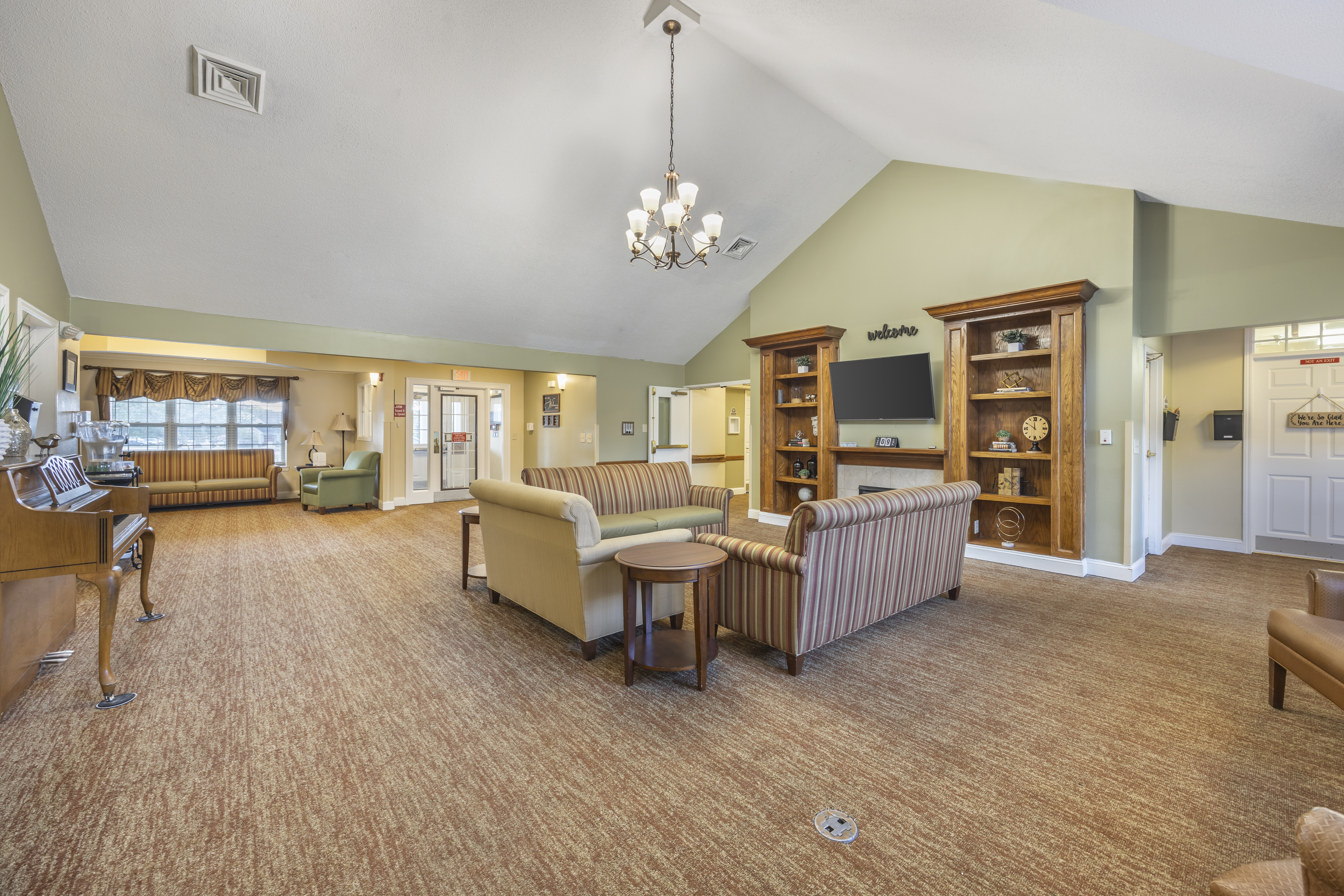 3-goodlettesville-mc-community-living-room