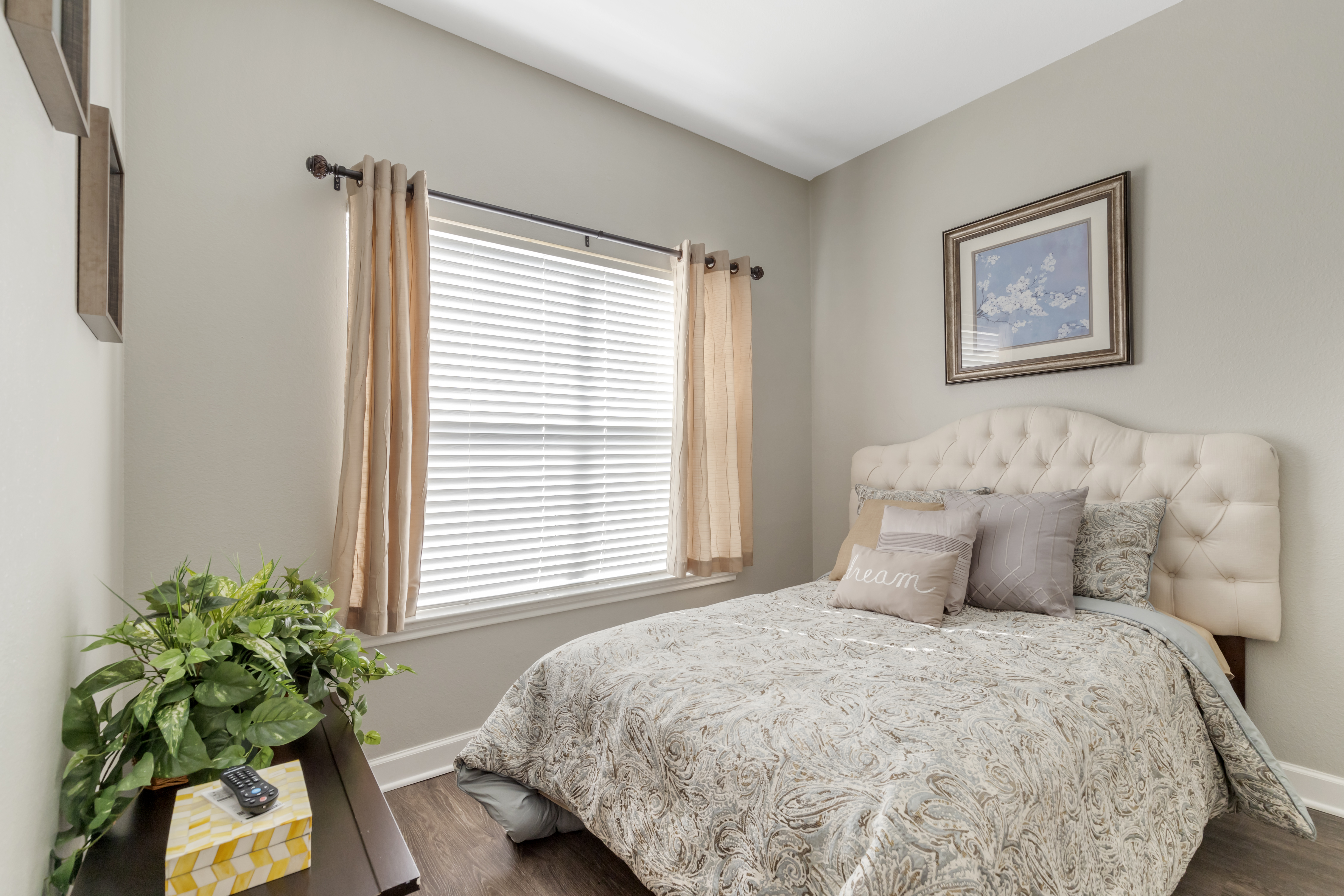 1-hamilton-wolfe-apartment-bedroom