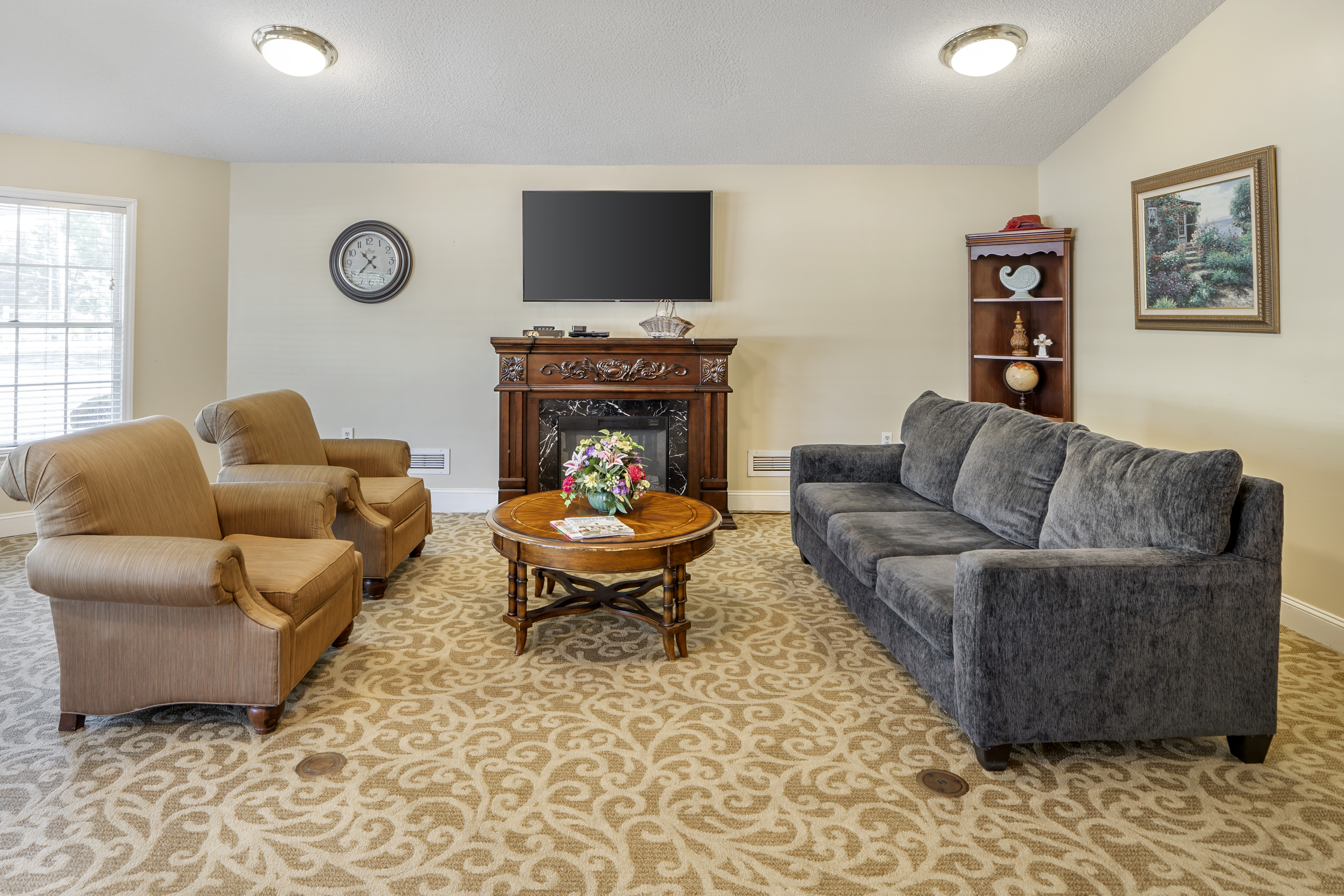 3-hickory-northeast-community-living-room
