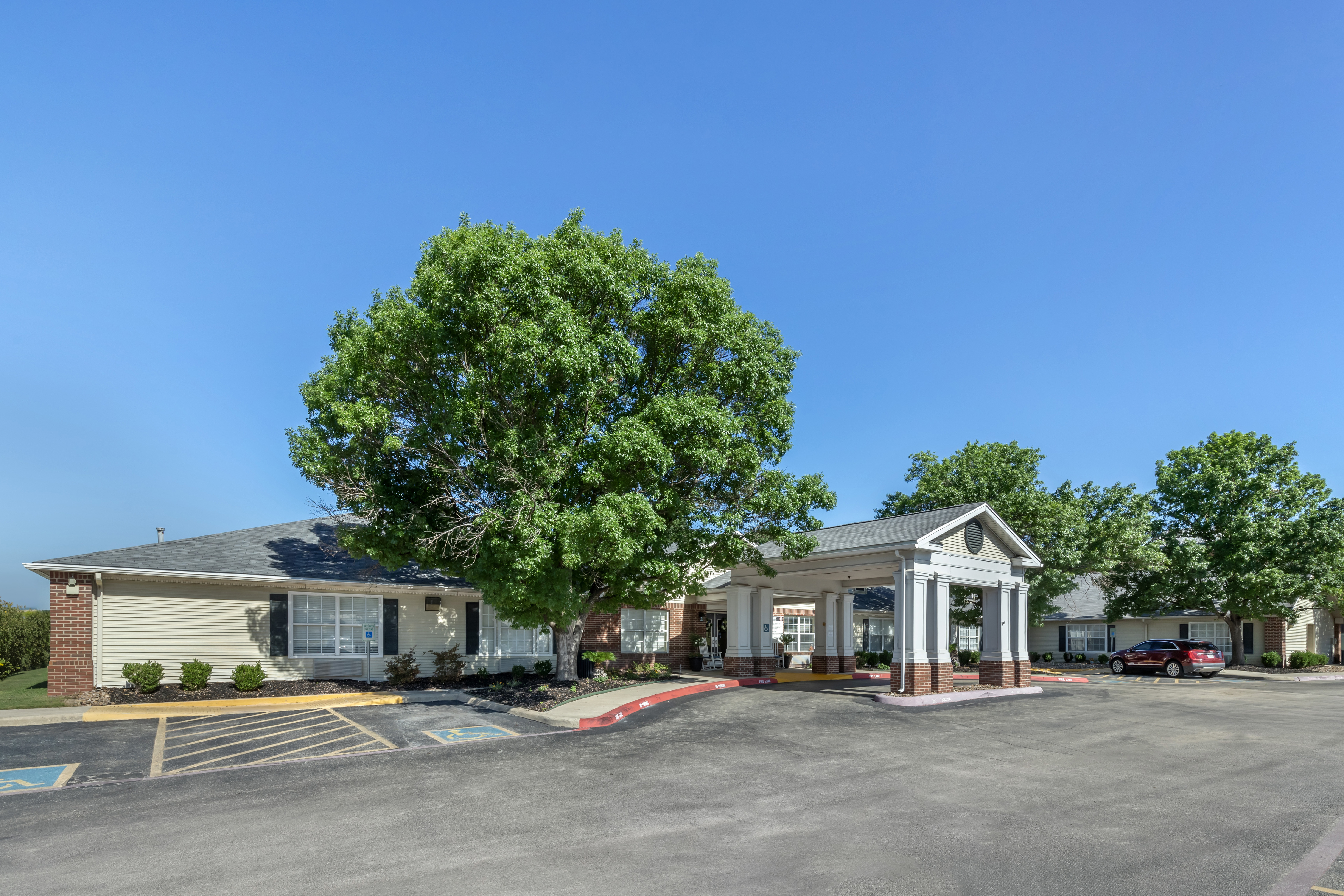 2-hollywood-park-exterior