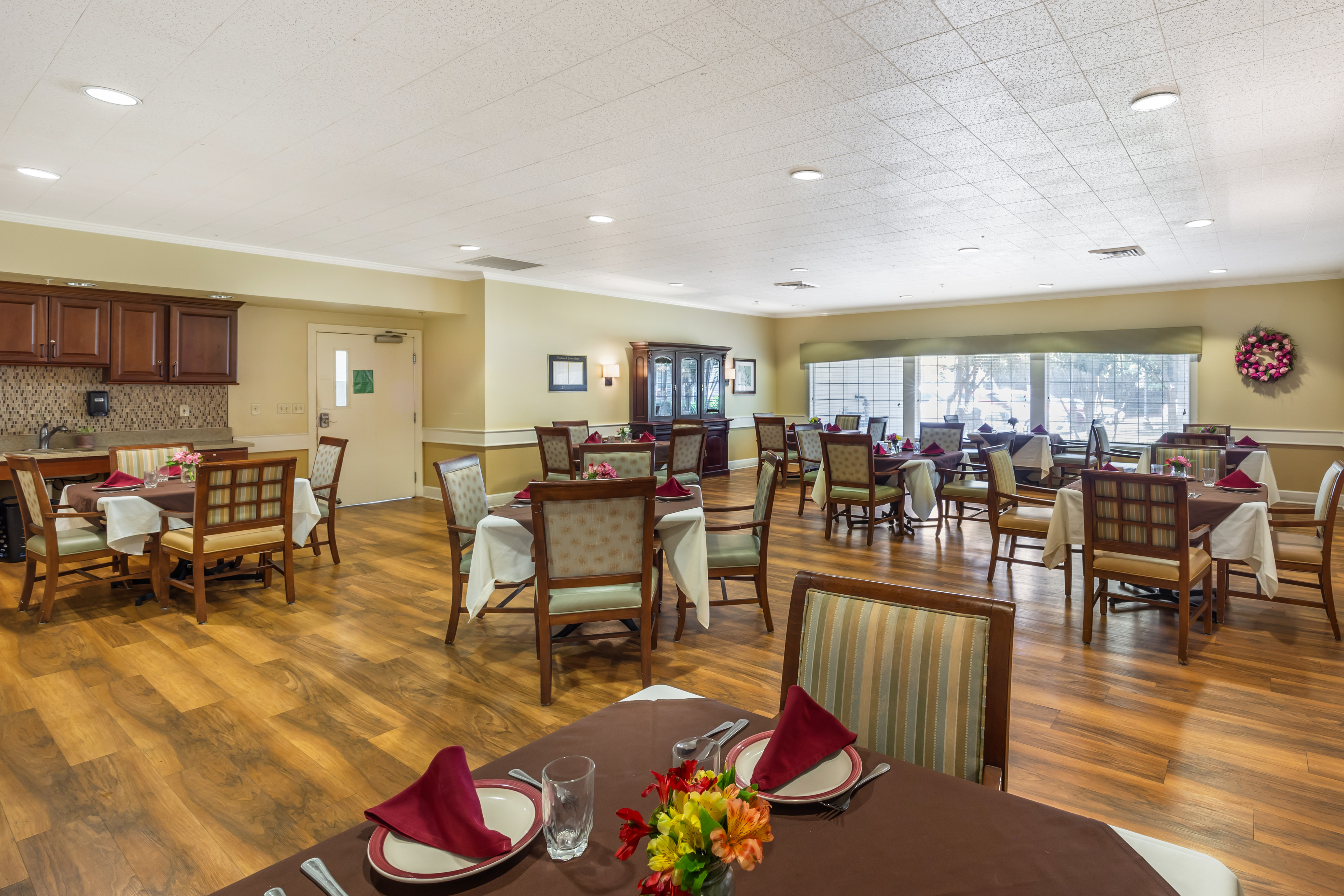 kettleman-lane-community-dining-room