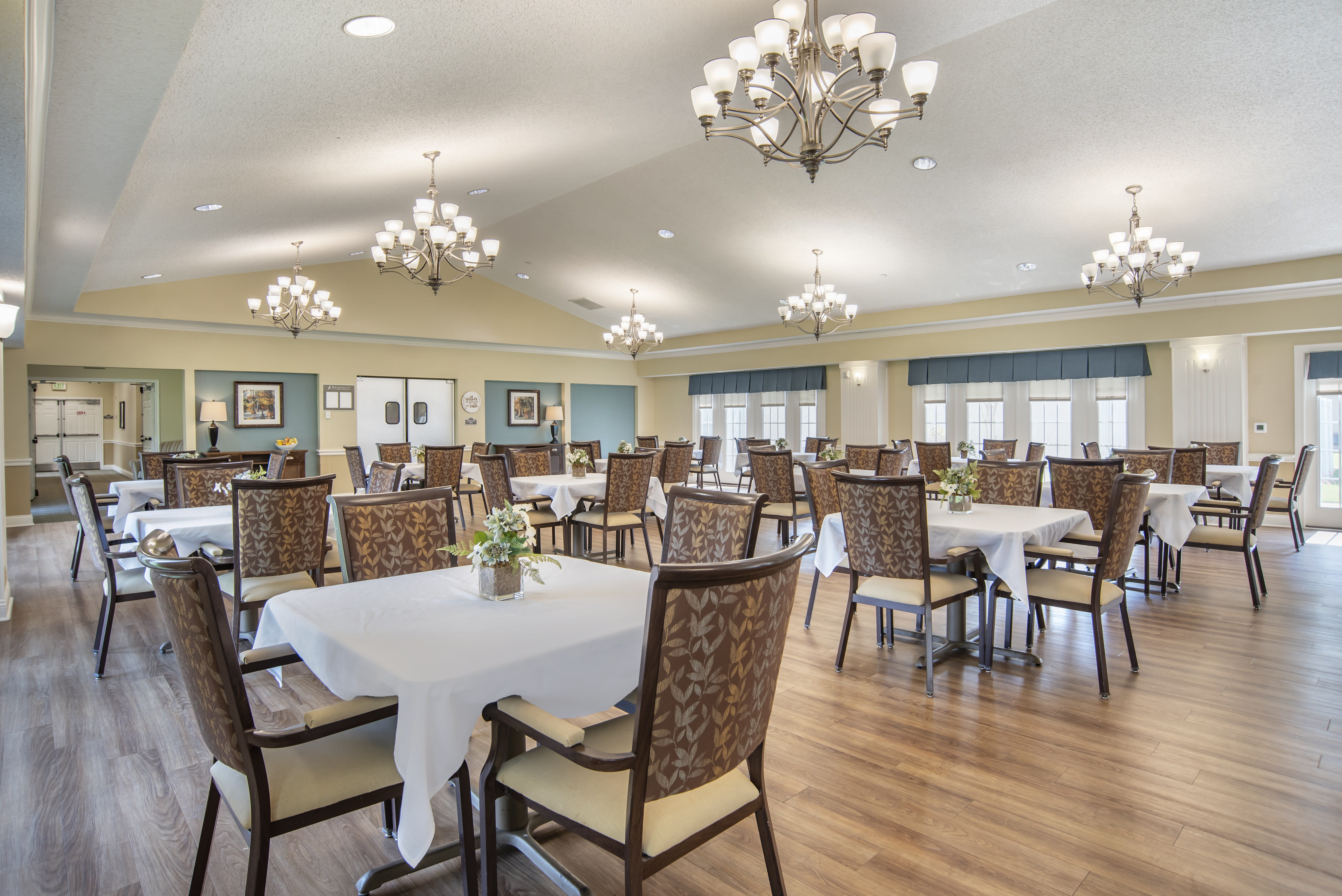 1-lake-charles-dining-room