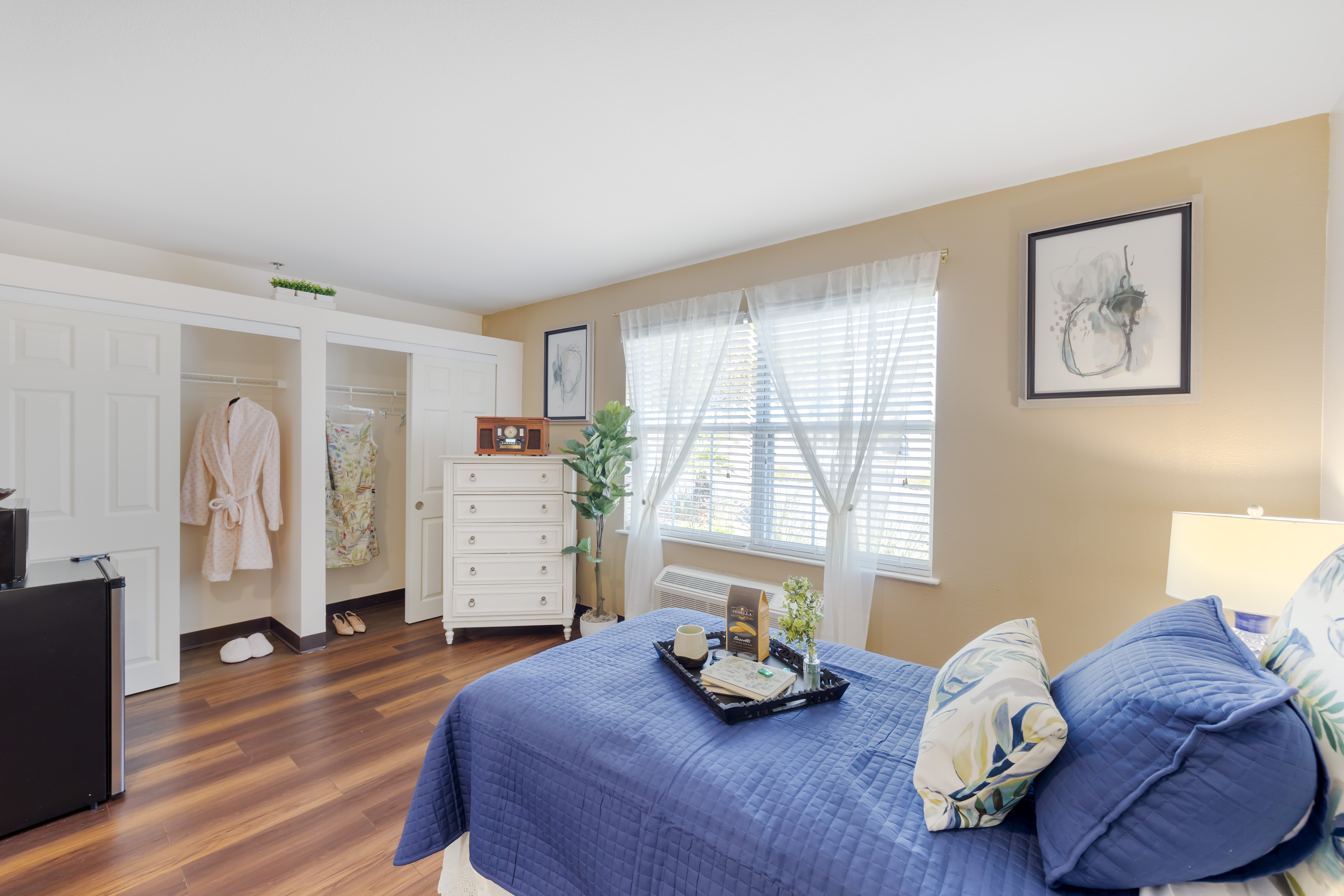 las-vegas-apartment-bedroom