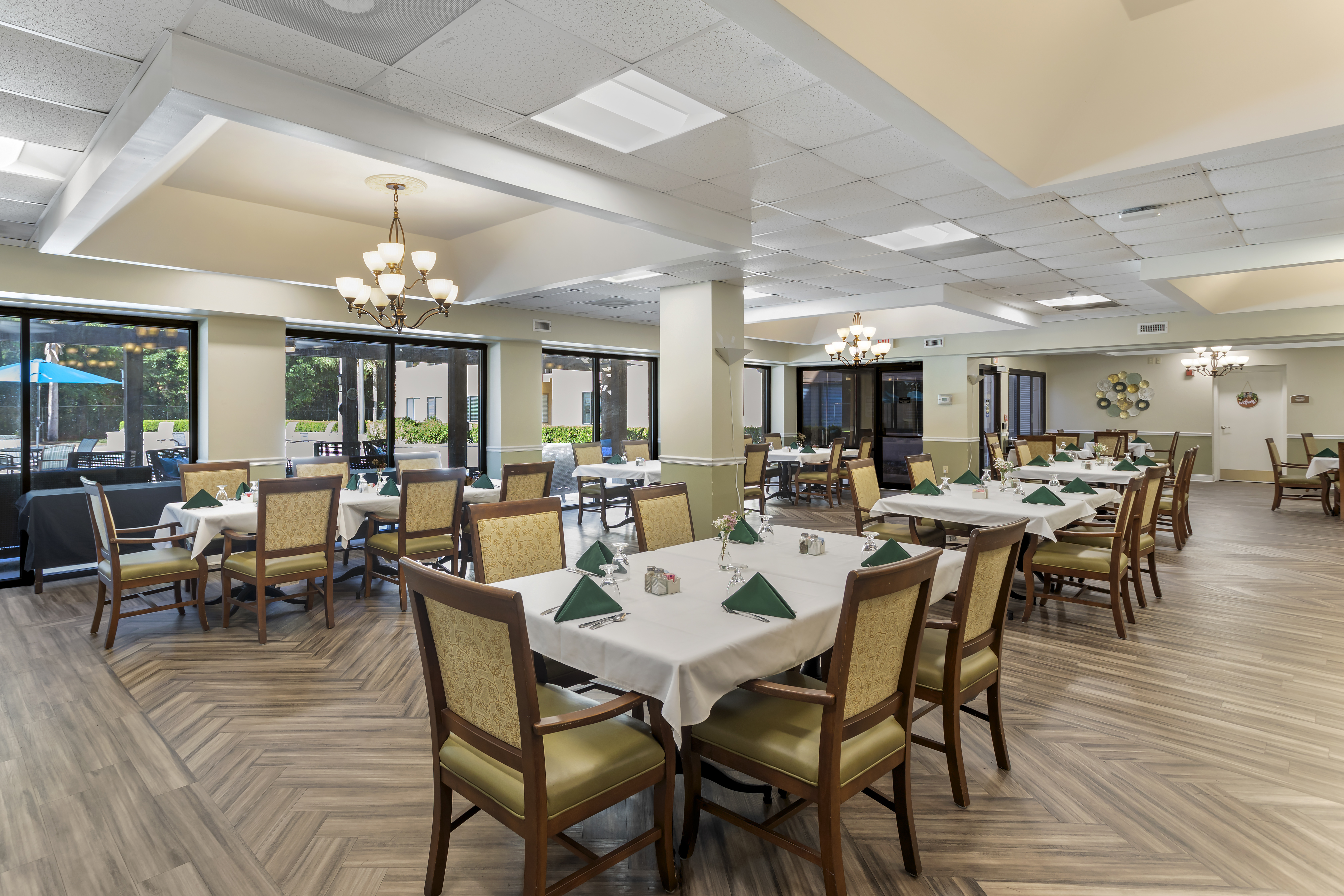mandarin-dining