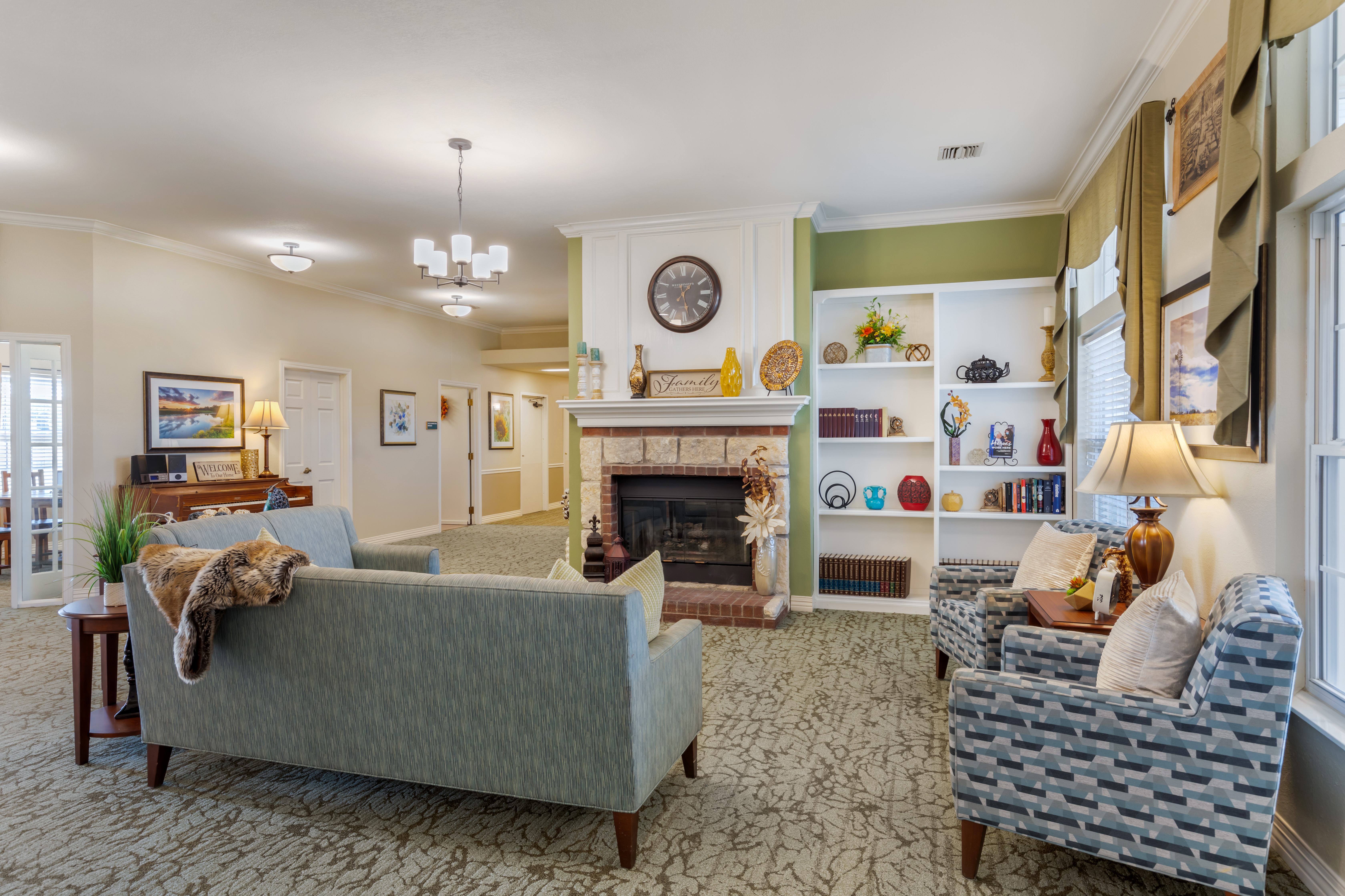 3-midwestern-community-living-room