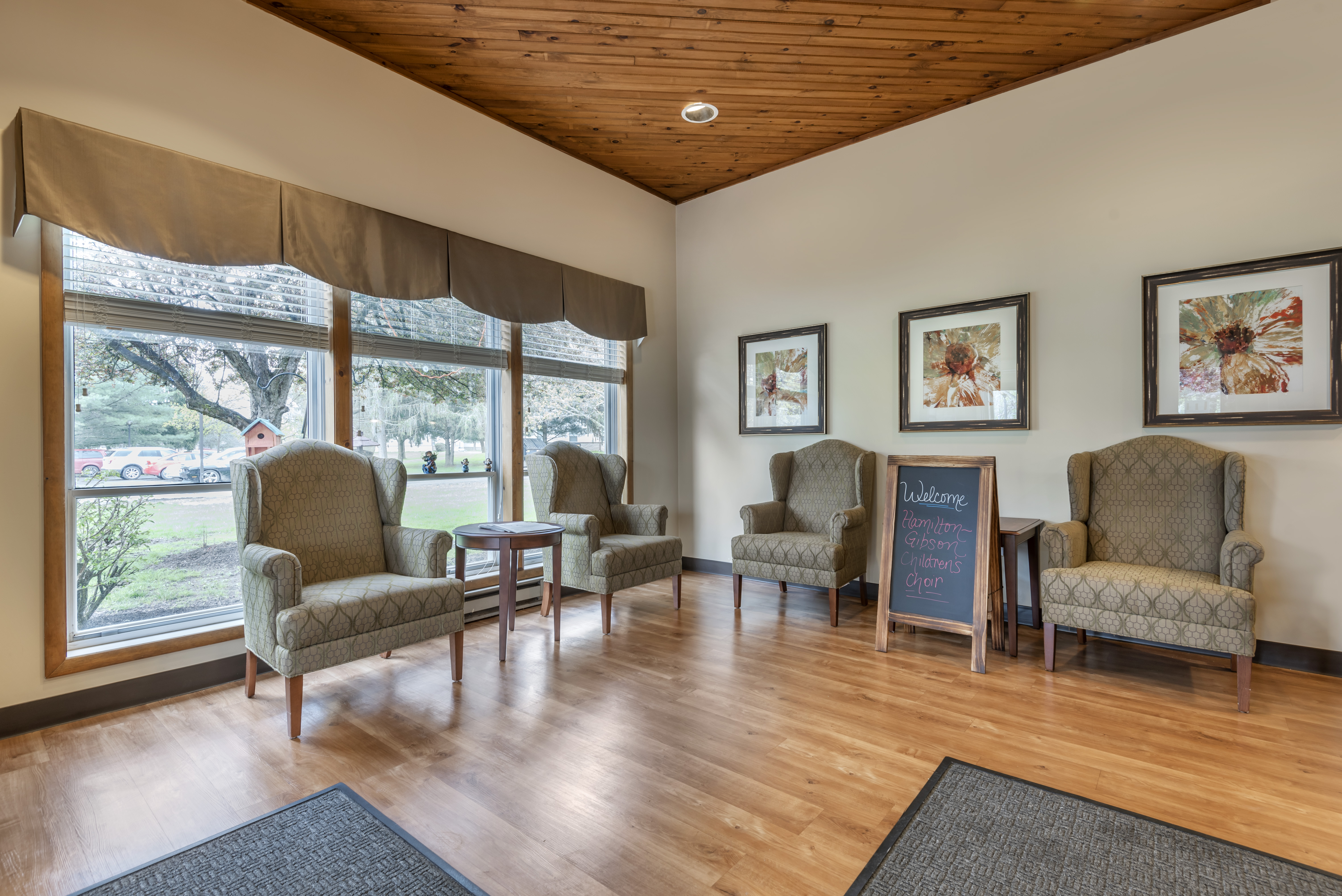 1-painted-post-foyer