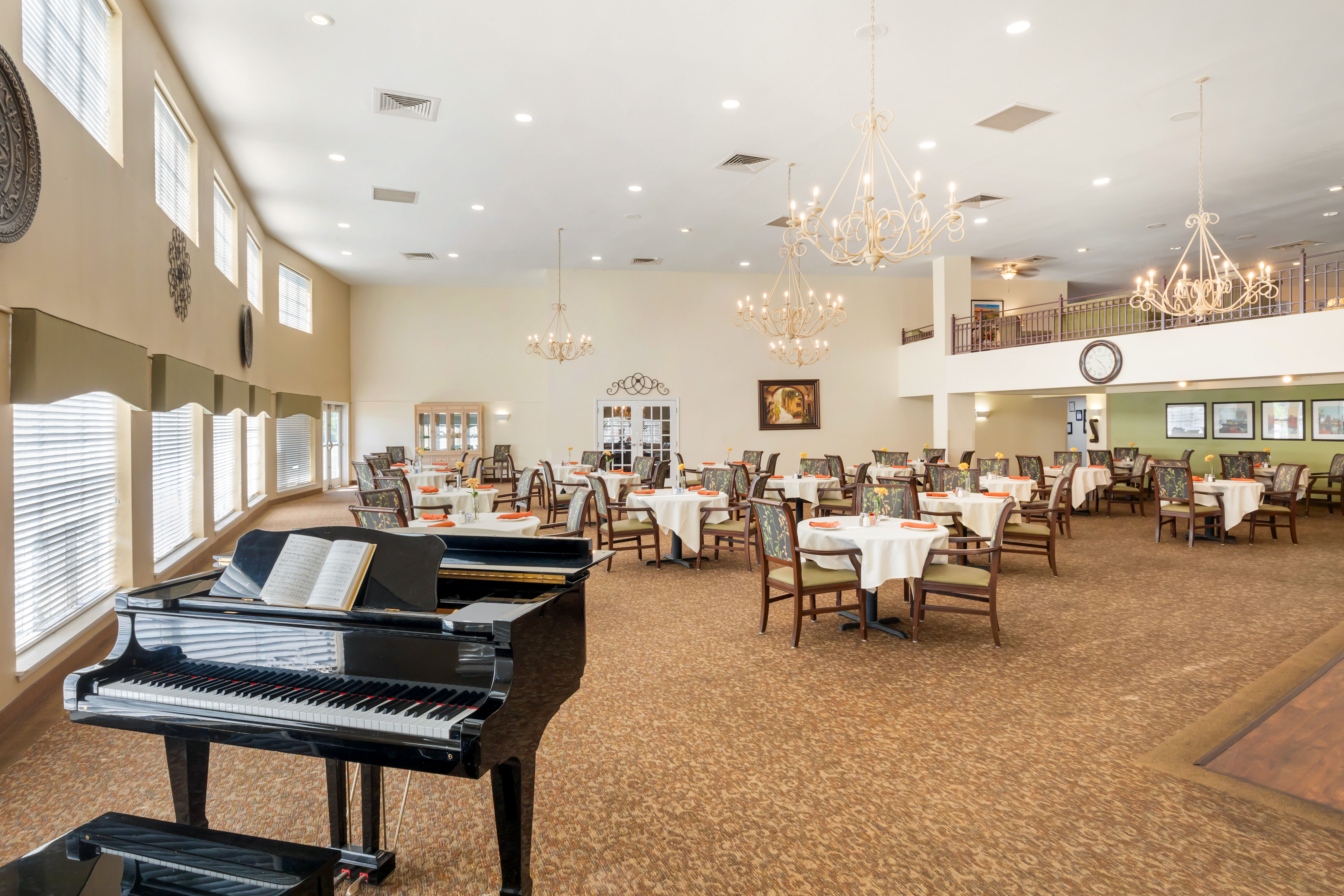 sikes-lake-community-dining-room
