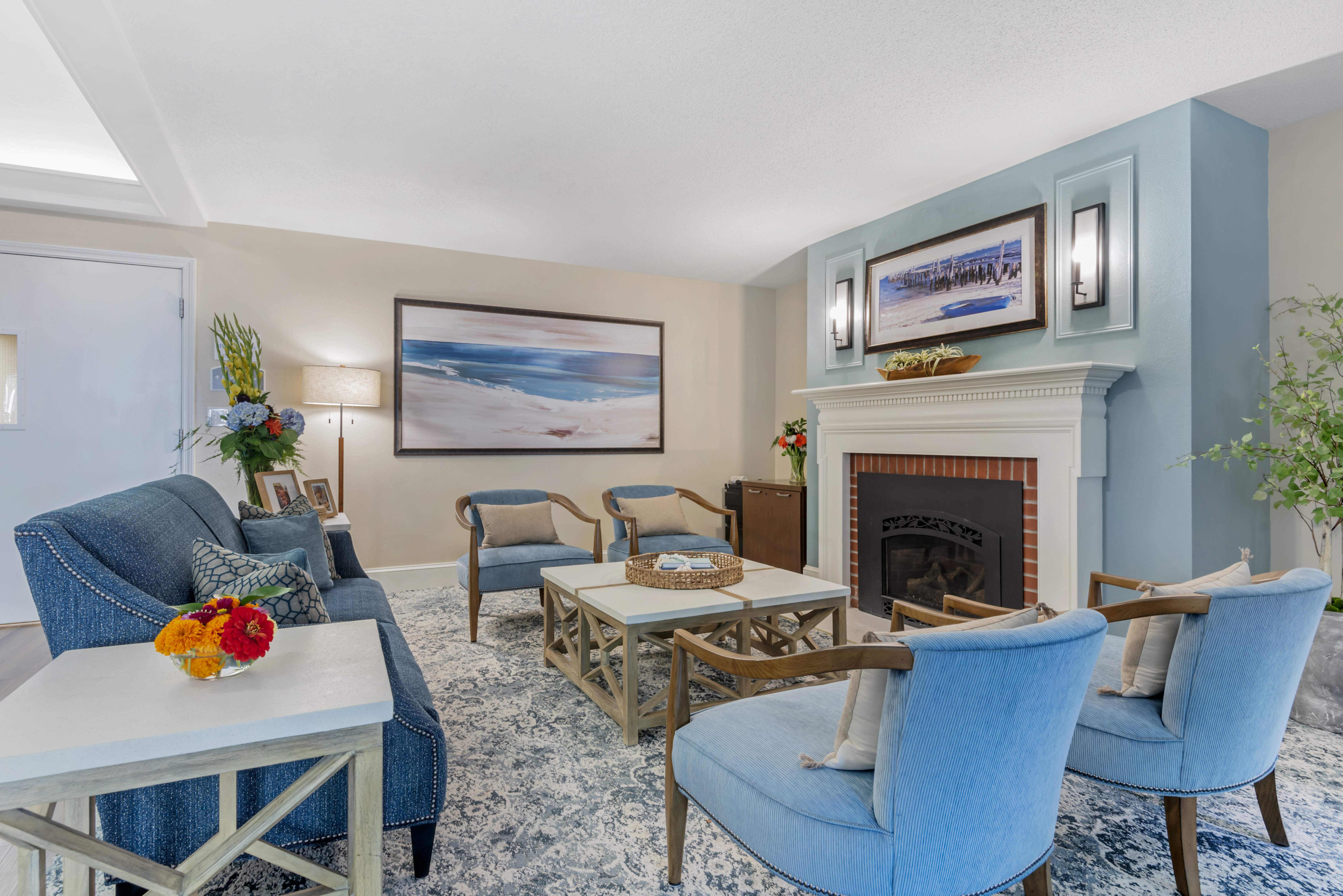 south-bay-ri-community-living-room