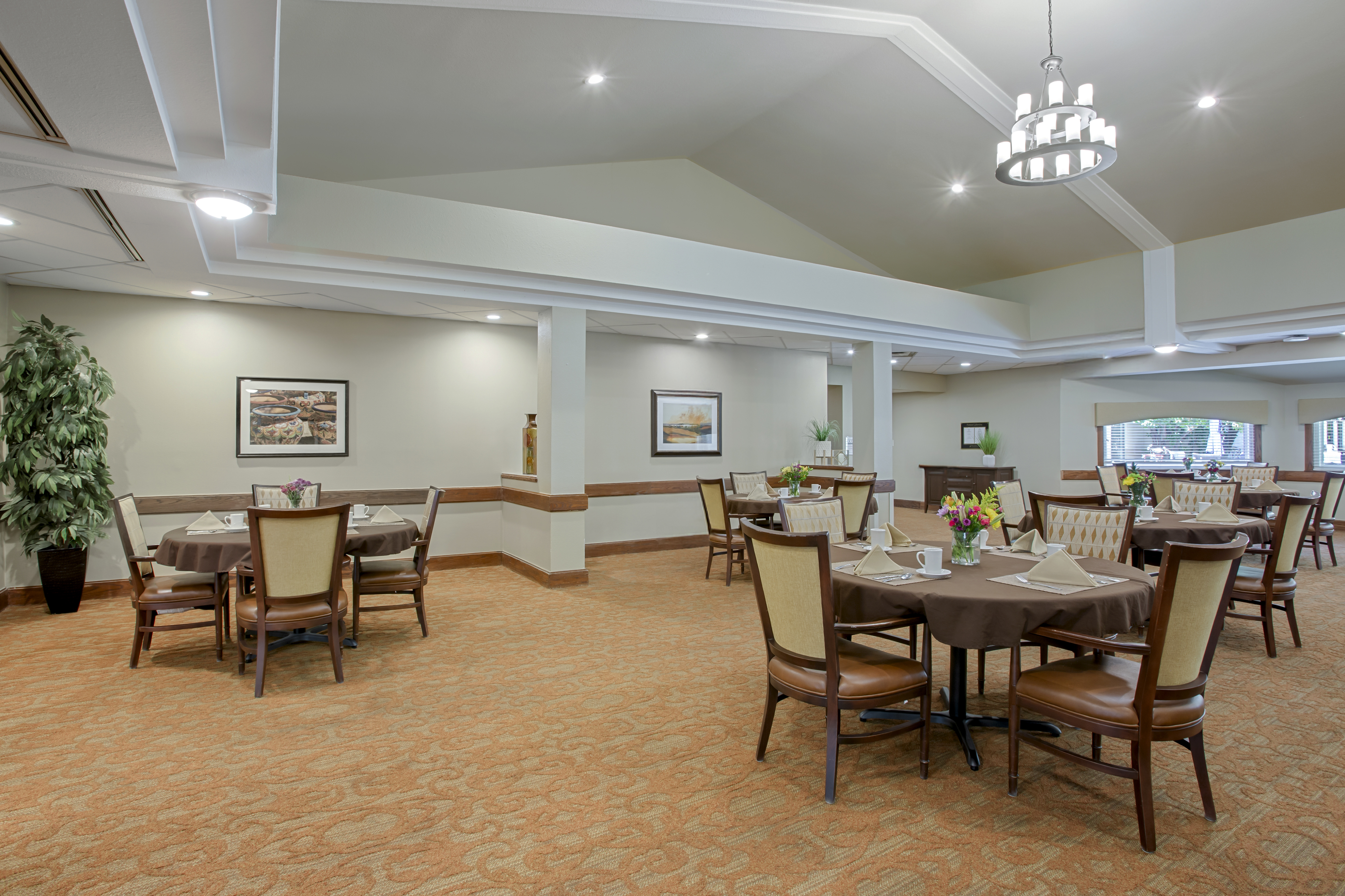 valencia-community-dining-room