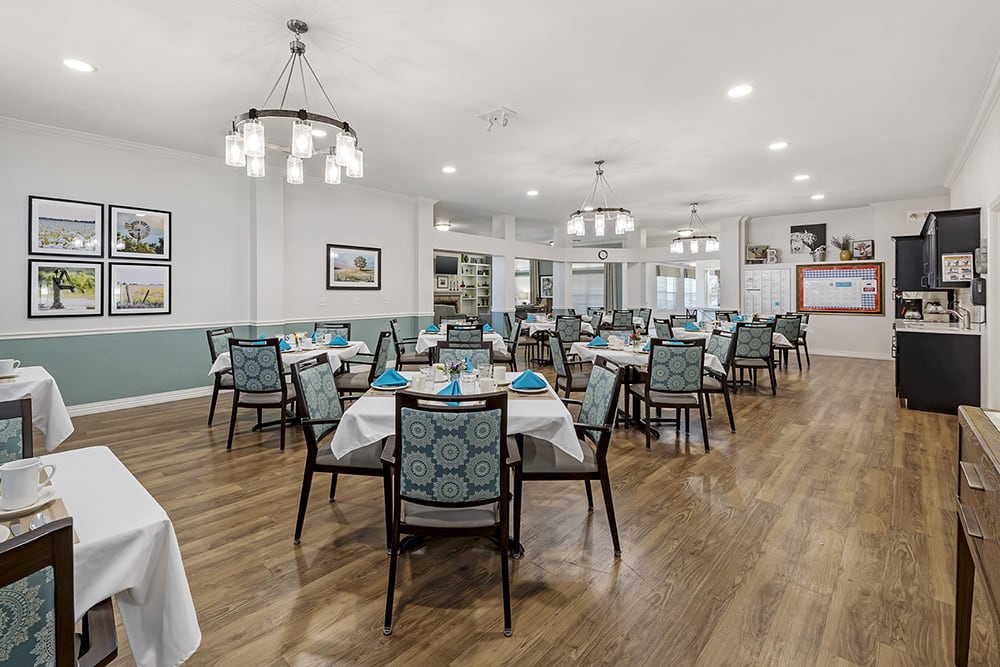 brookdale_shawnee_ok_community-dining-room_large