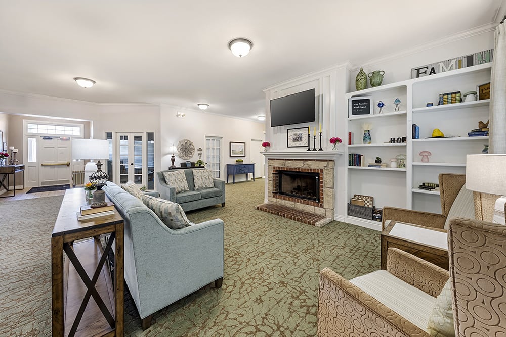 brookdale_shawnee_ok_community-living-room_large