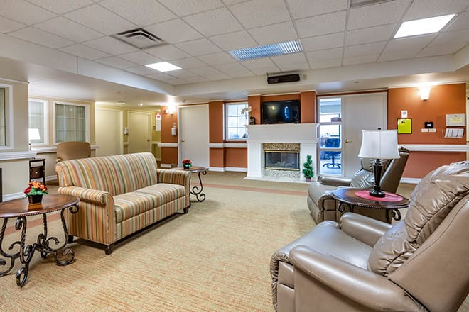 brookdale-skyline-skilled-living-room